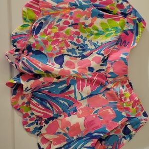 Gumbo limbo scalloped shorts